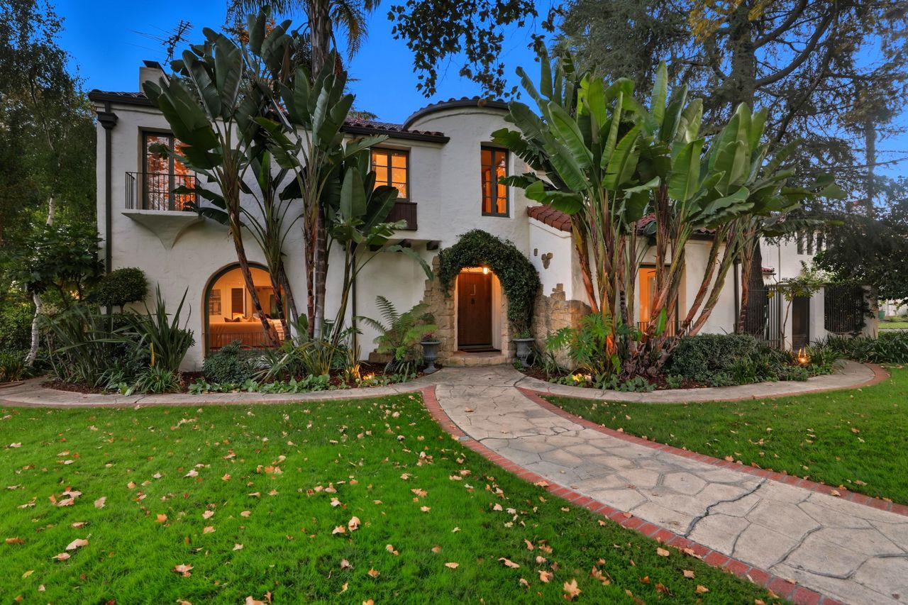 696 Margaret Street