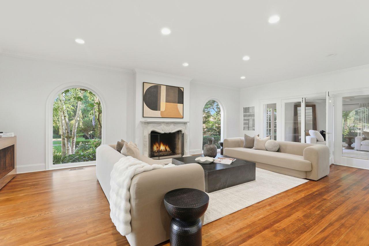 696 Margaret Street