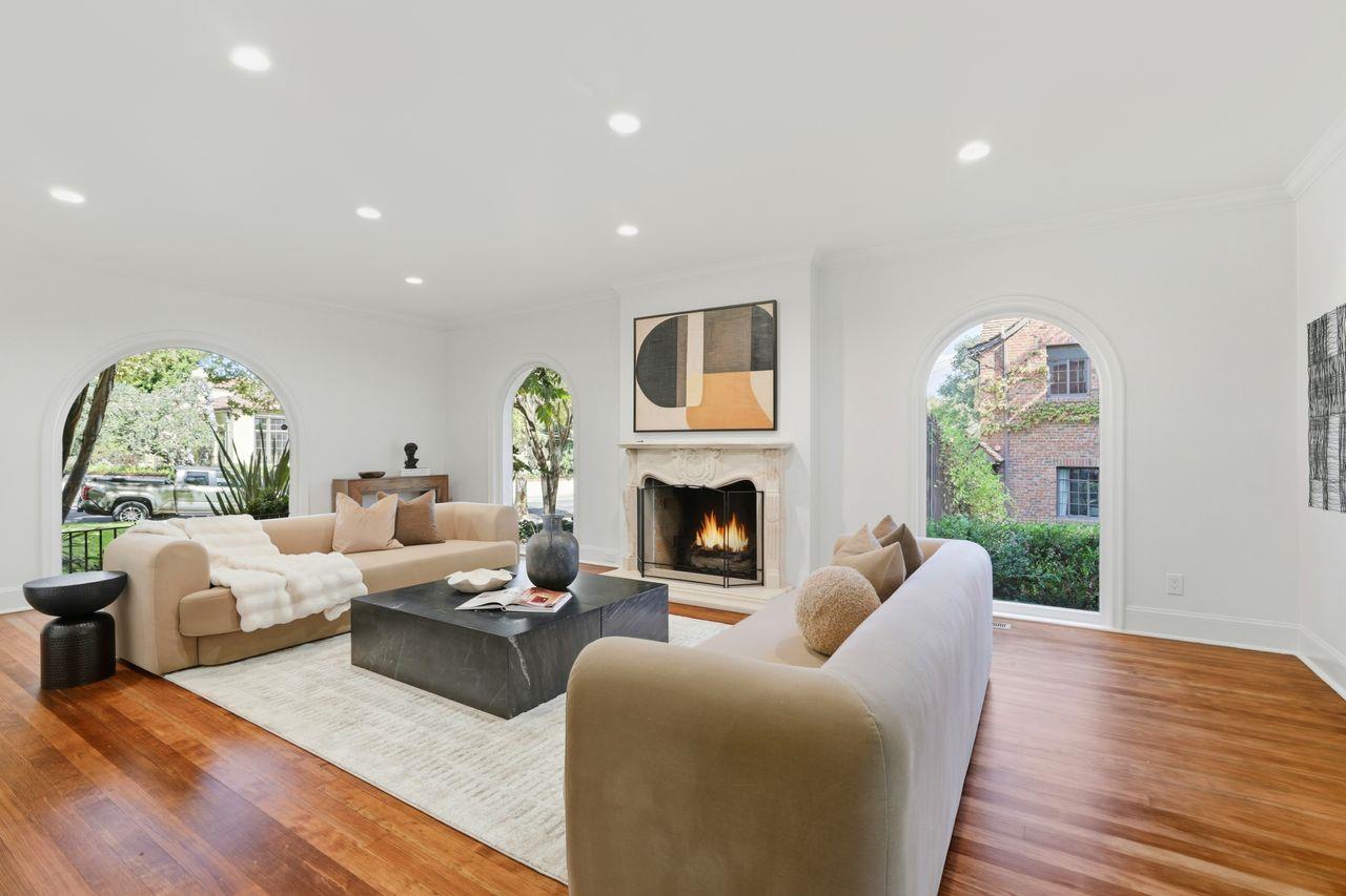 696 Margaret Street