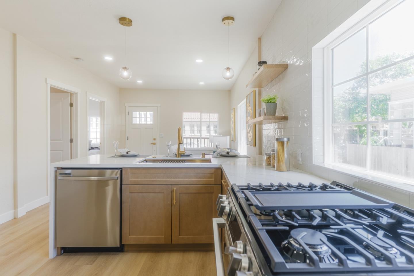 735 Locust Street