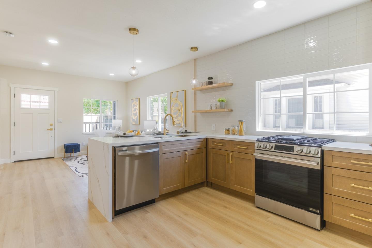 735 Locust Street