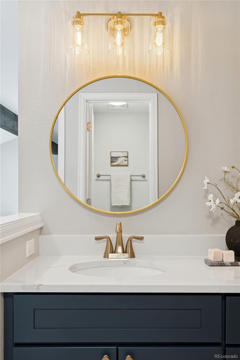 8047 E Phillips Circle