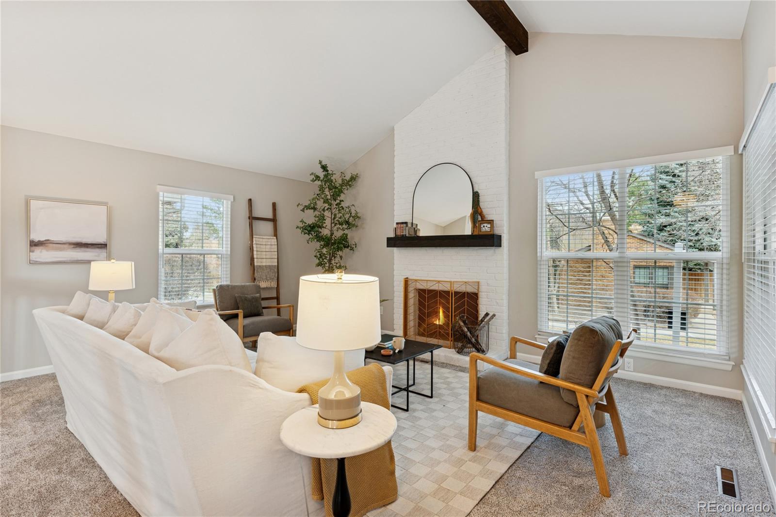 8047 E Phillips Circle