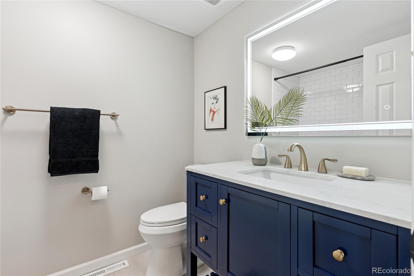 8047 E Phillips Circle