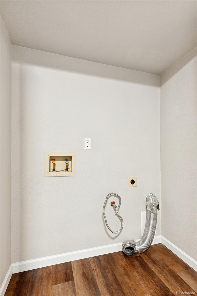 8047 E Phillips Circle