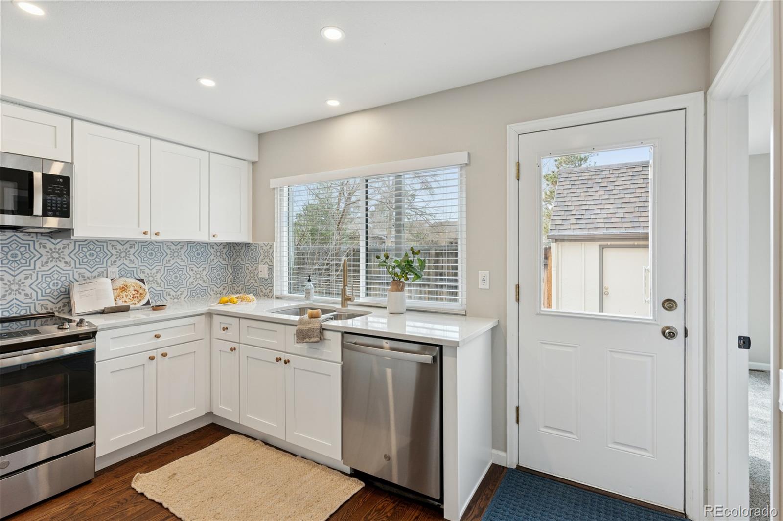 8047 E Phillips Circle