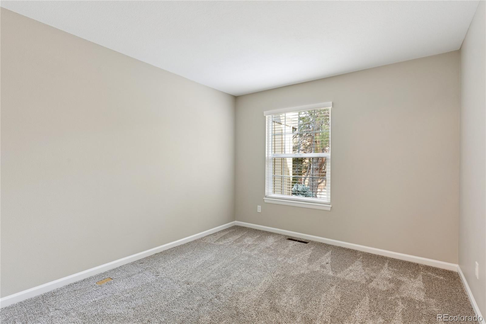 8047 E Phillips Circle