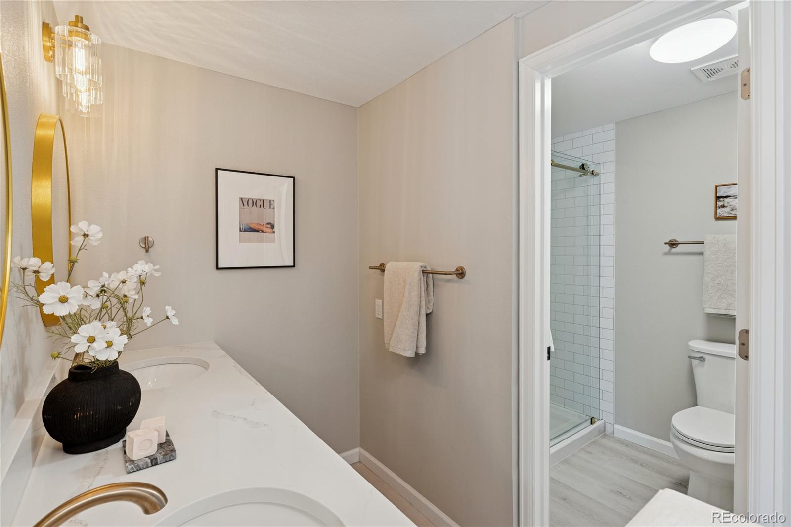 8047 E Phillips Circle