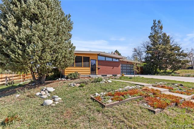 3035 E Maplewood Avenue