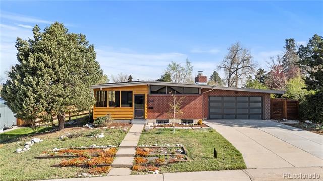 3035 E Maplewood Avenue