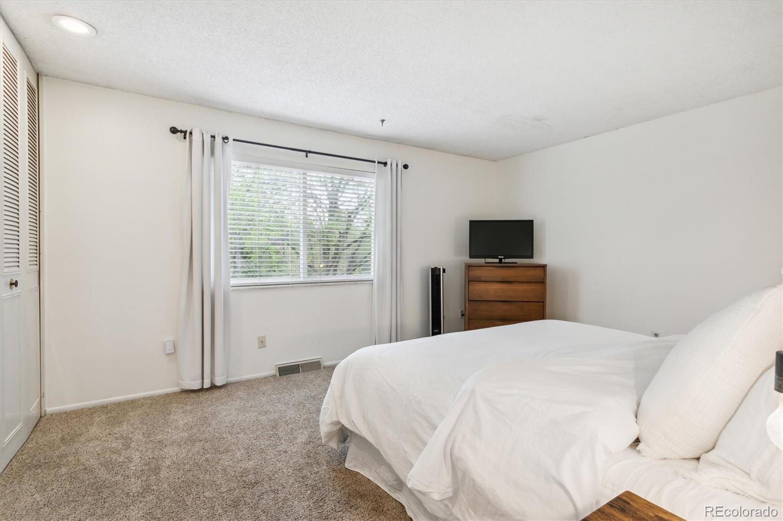 2389 S Kirkwood Court