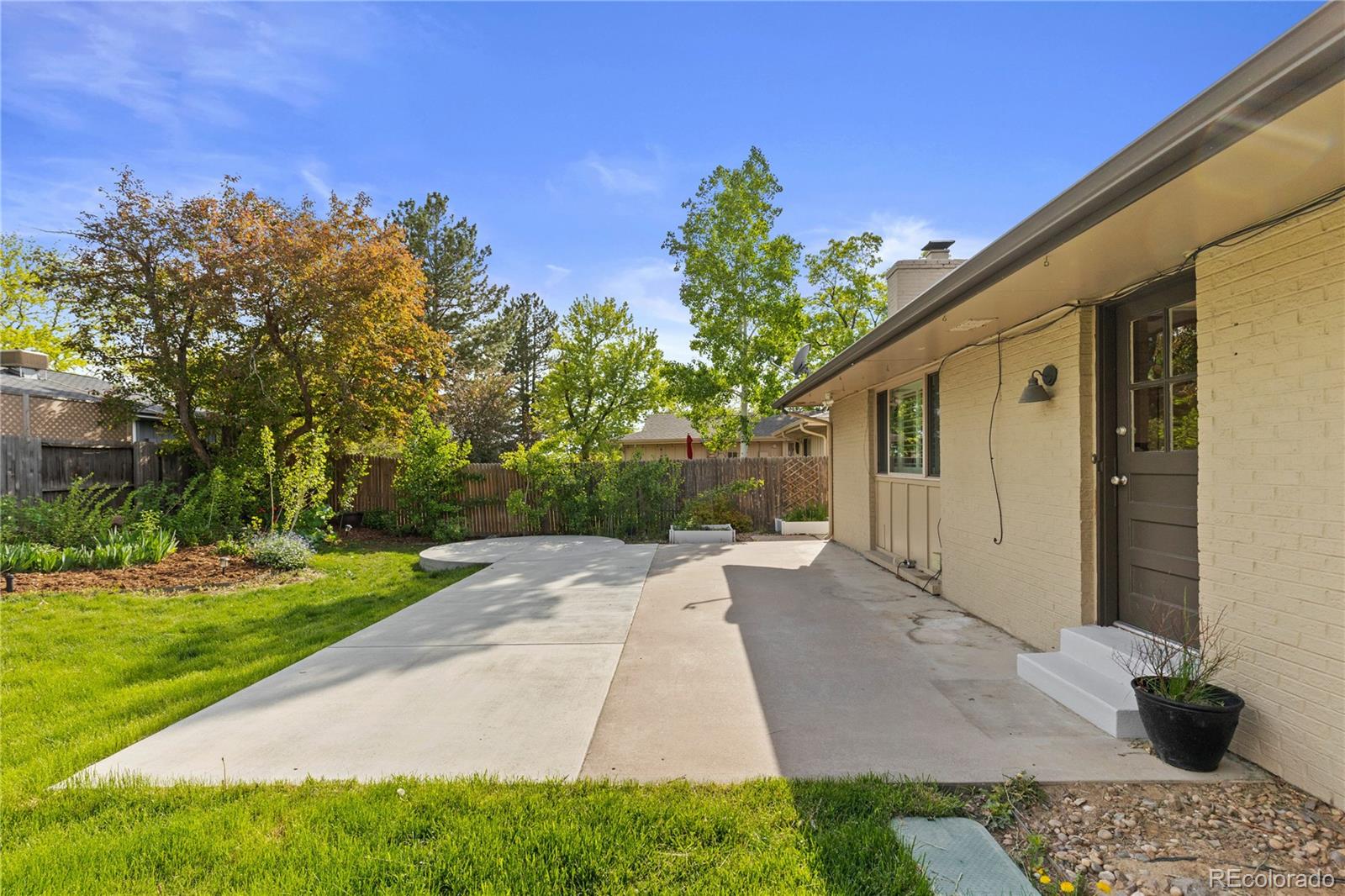 3290 S Krameria Street