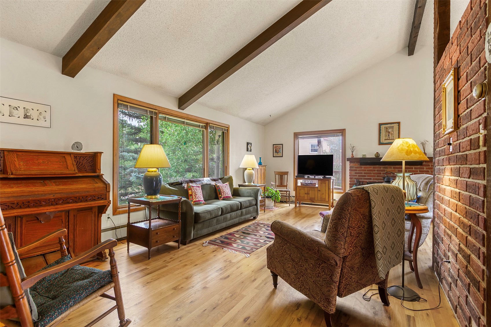 857 Deer Path ROAD