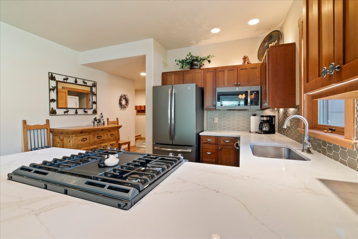 201 Hawk CIRCLE 2329