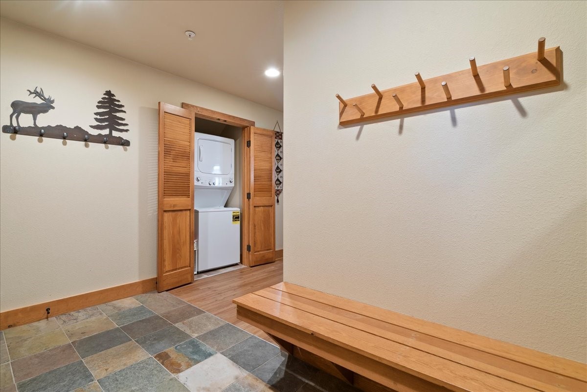 201 Hawk CIRCLE 2329