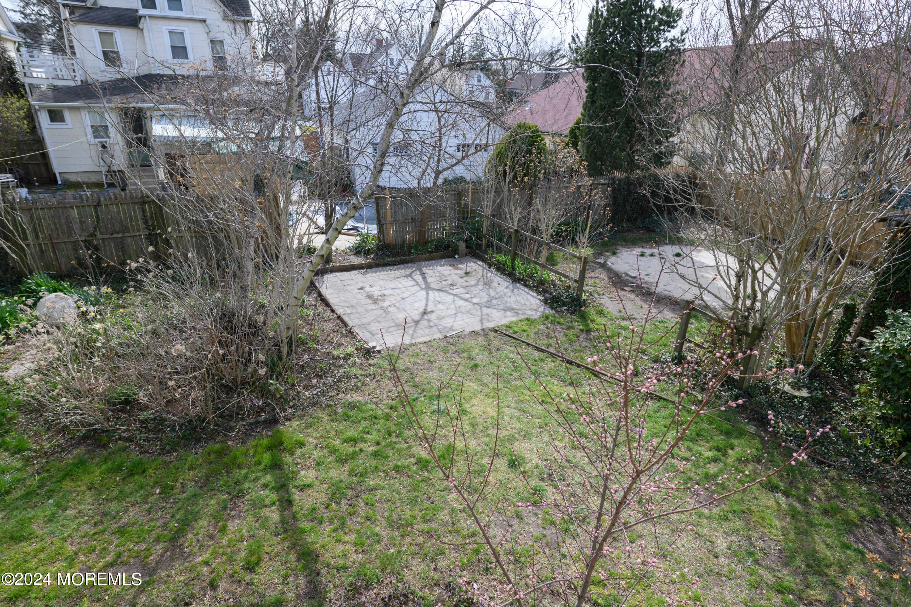 27 E Mount Avenue