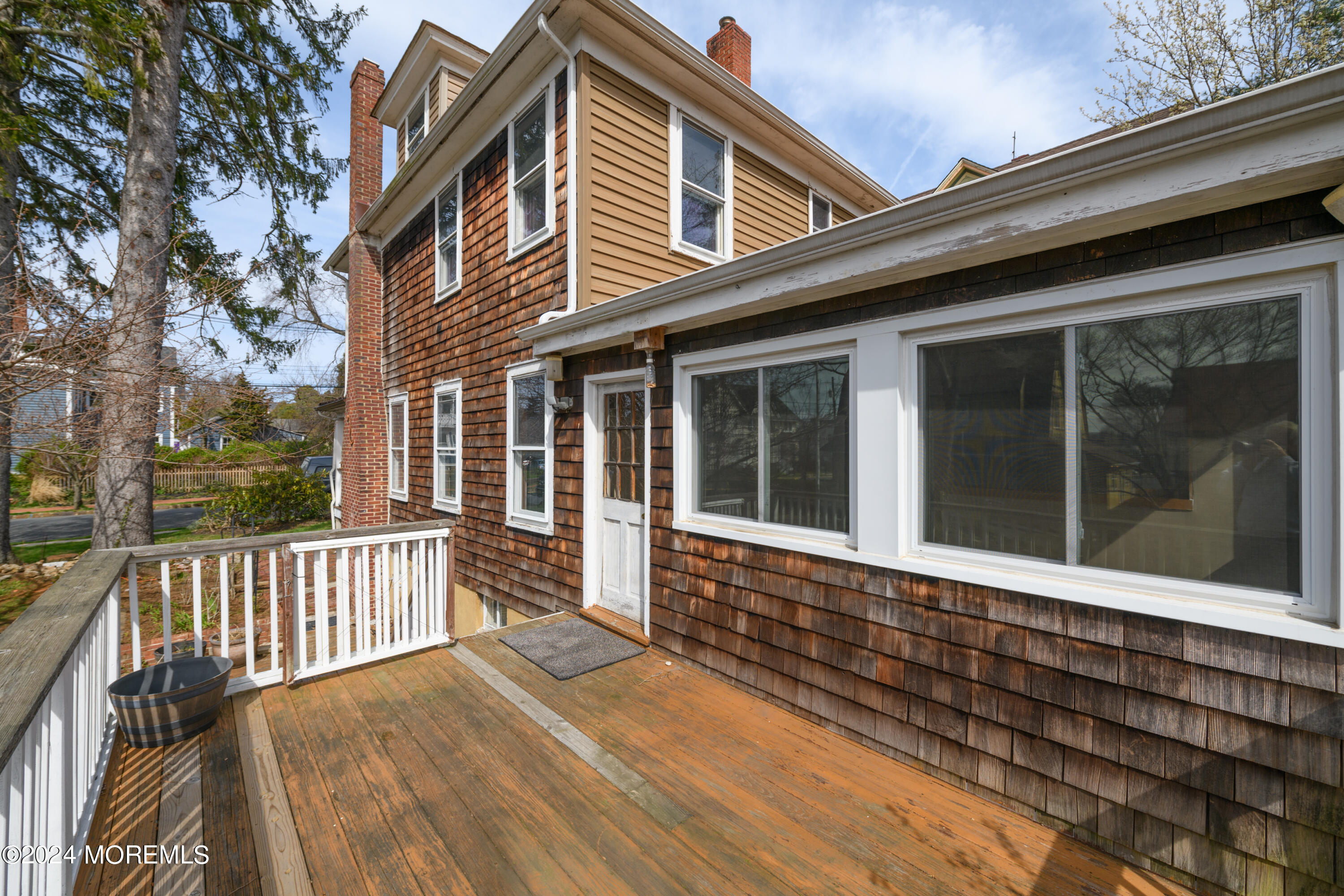 27 E Mount Avenue