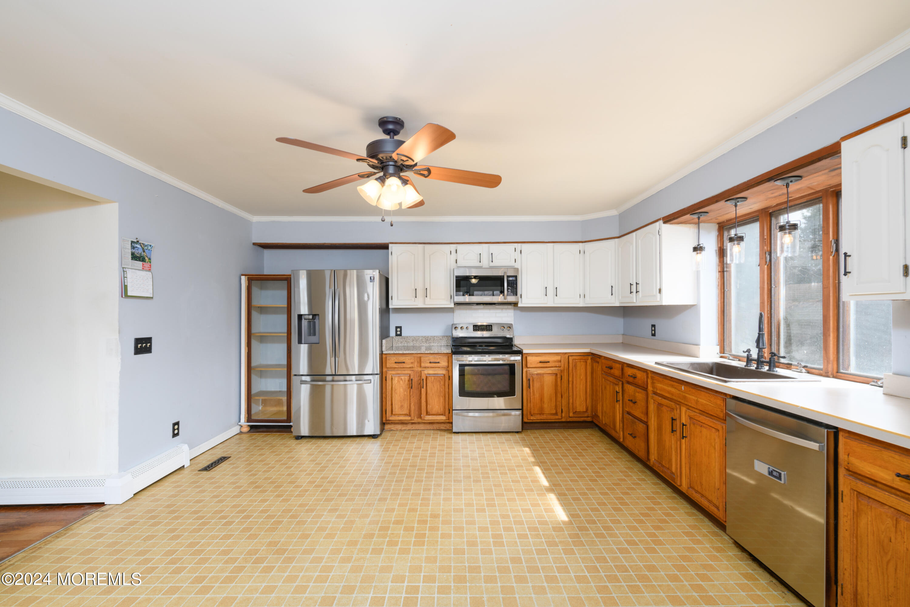 27 E Mount Avenue