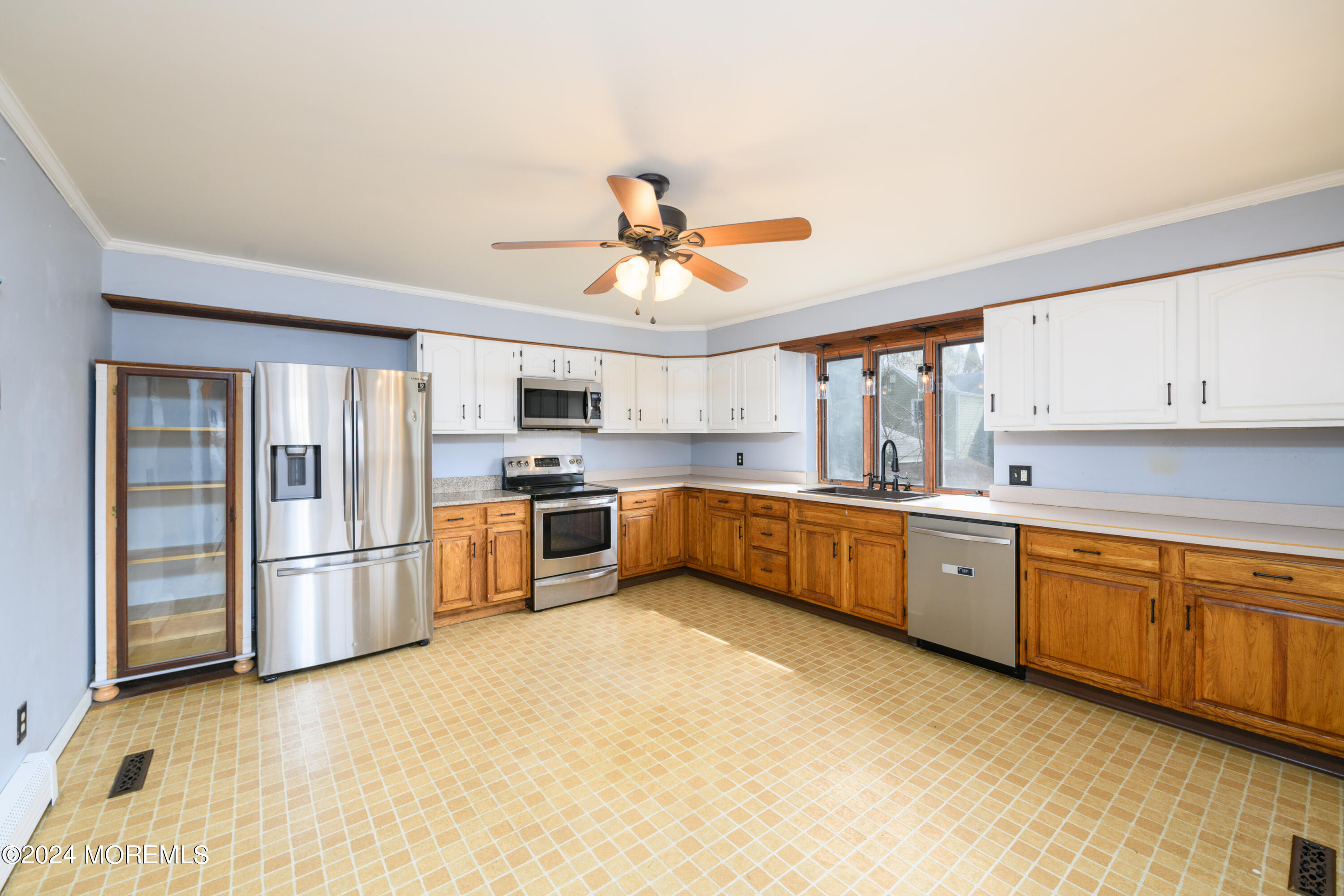 27 E Mount Avenue