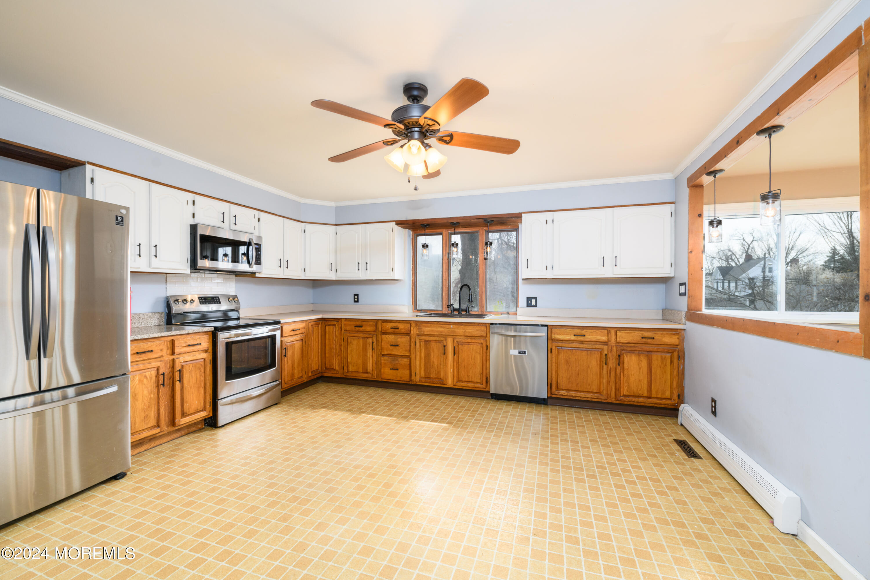 27 E Mount Avenue
