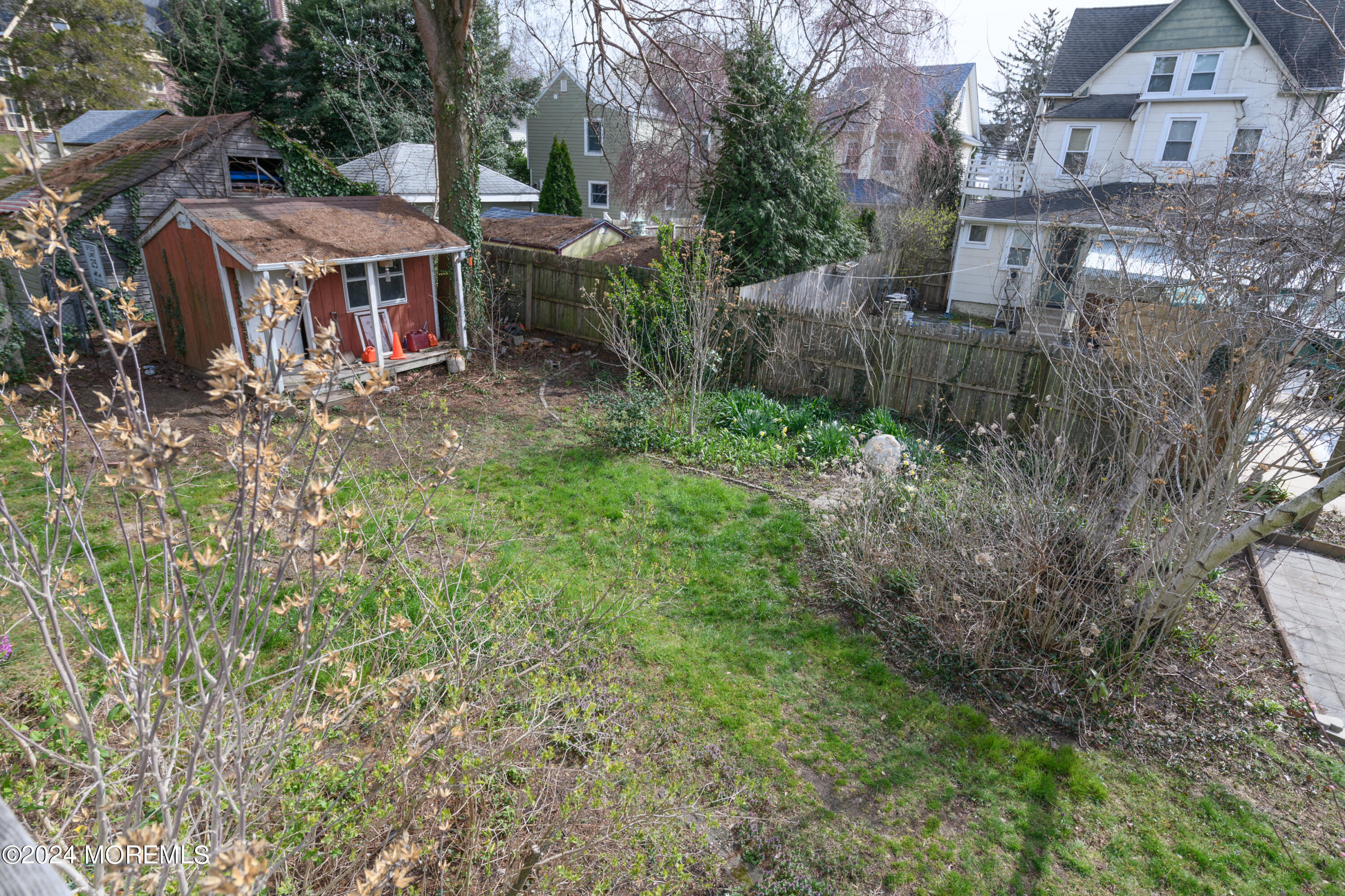 27 E Mount Avenue