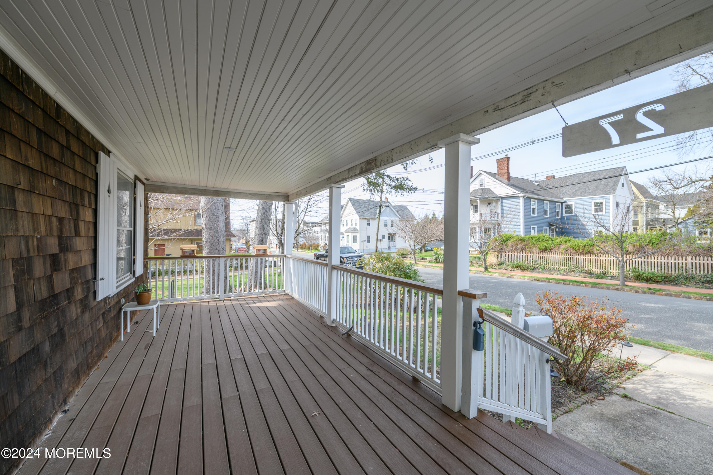 27 E Mount Avenue