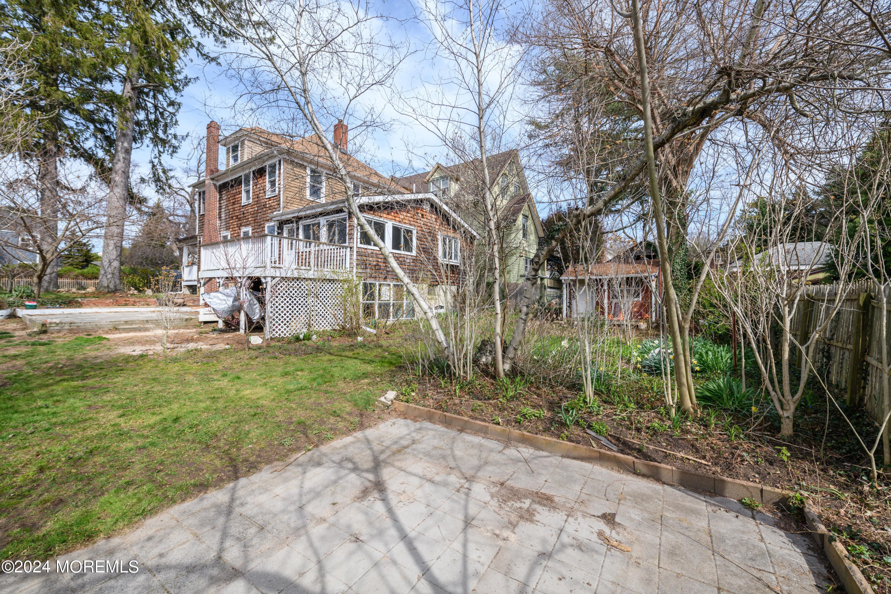 27 E Mount Avenue