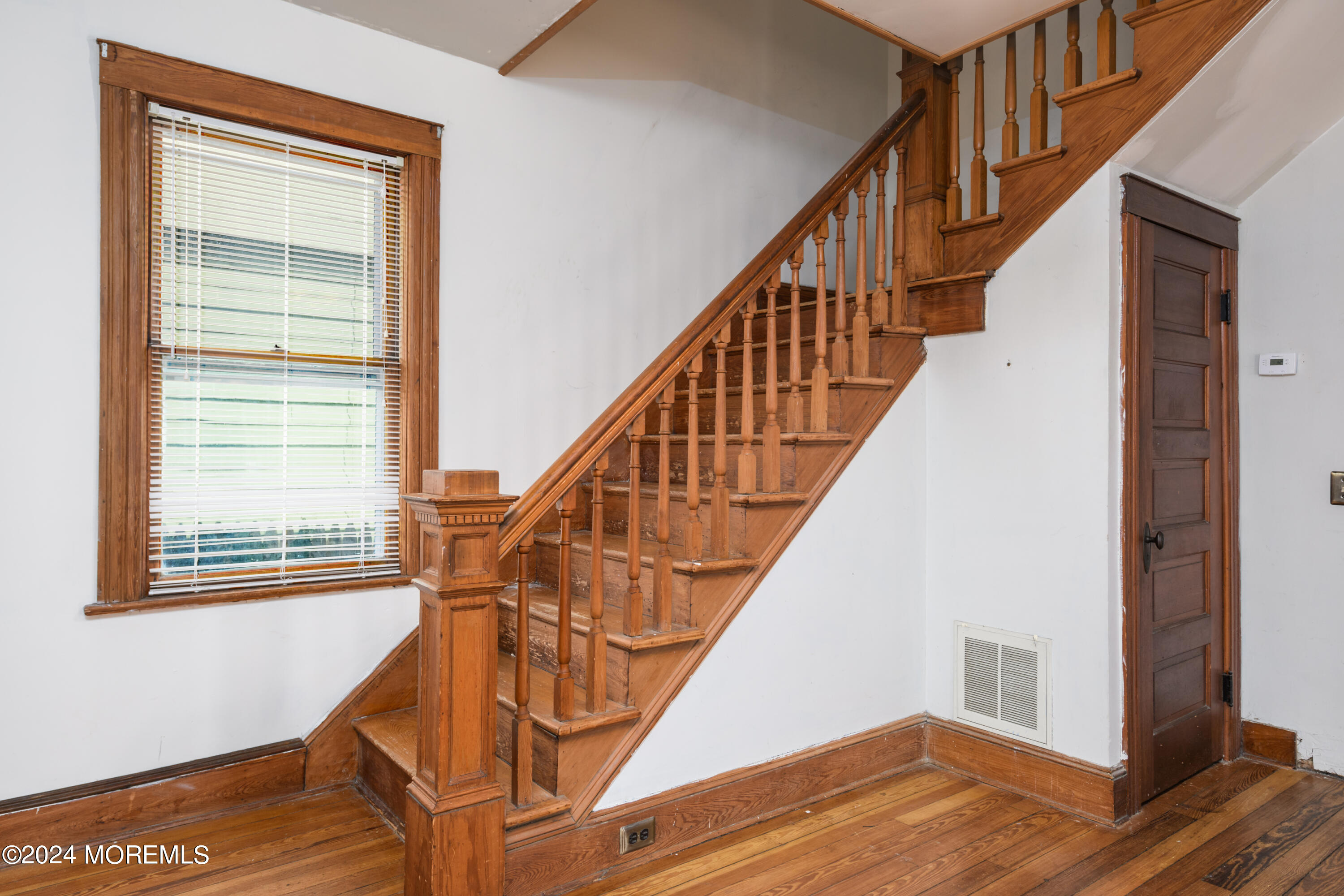 27 E Mount Avenue