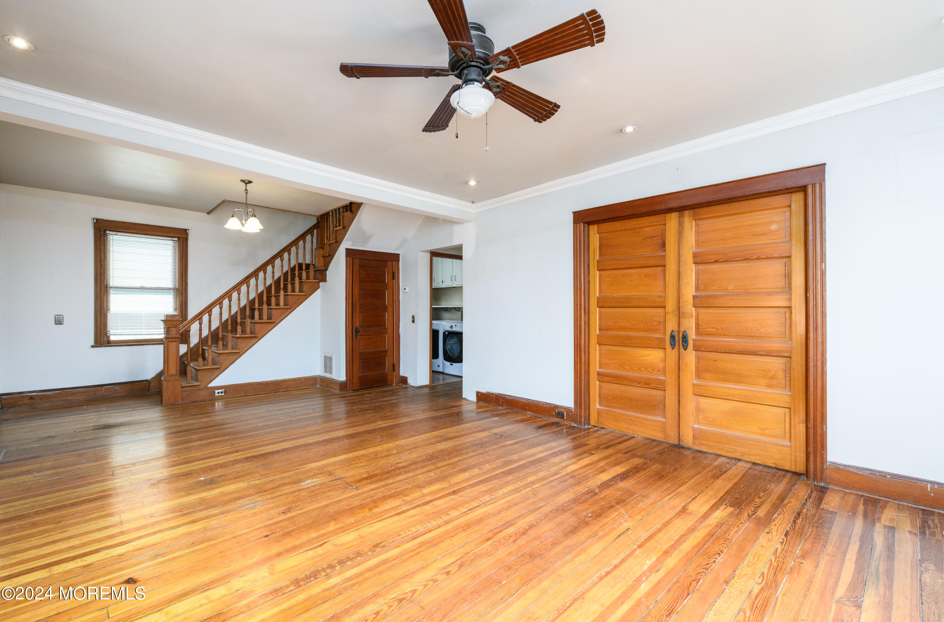 27 E Mount Avenue