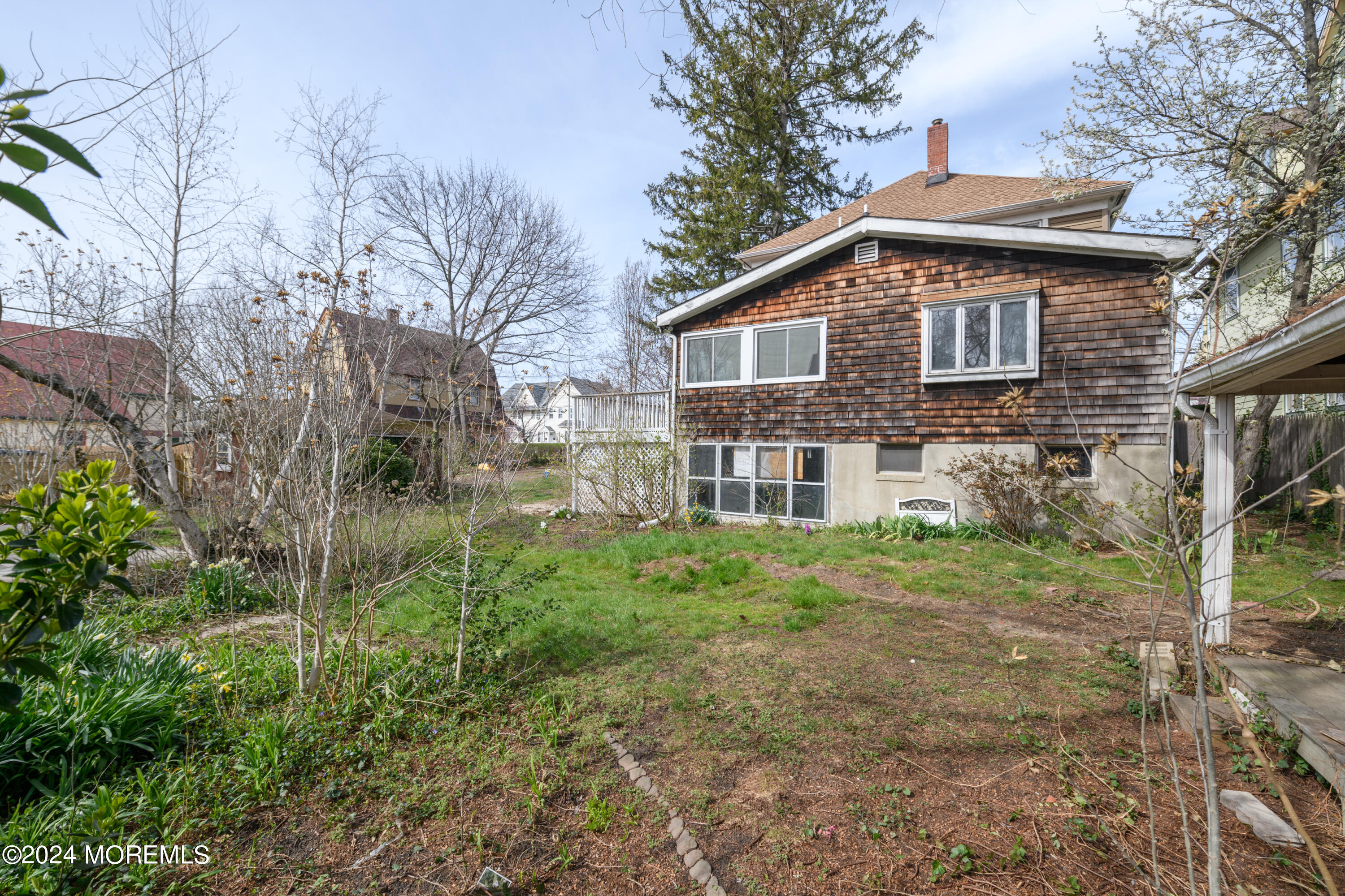 27 E Mount Avenue