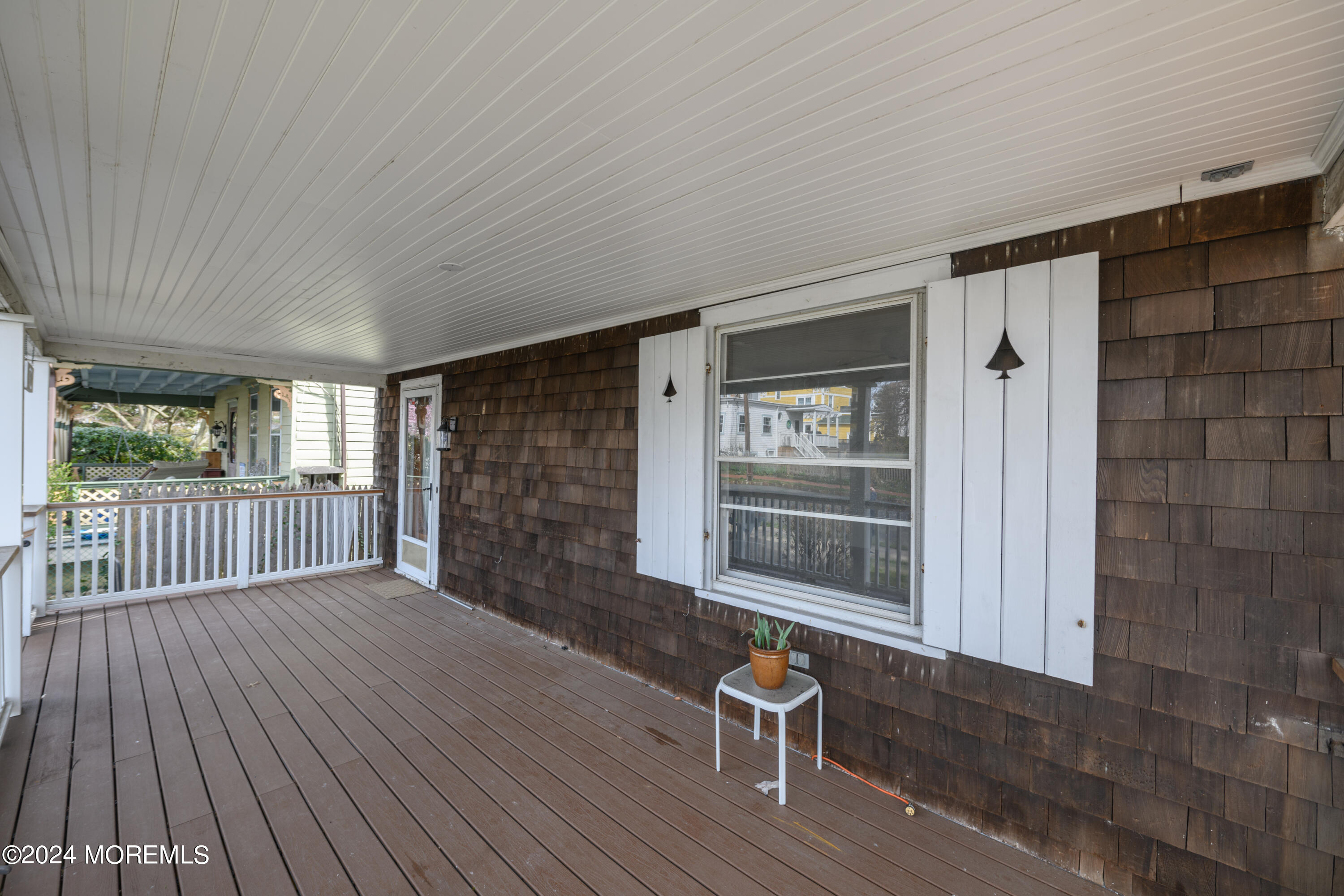 27 E Mount Avenue