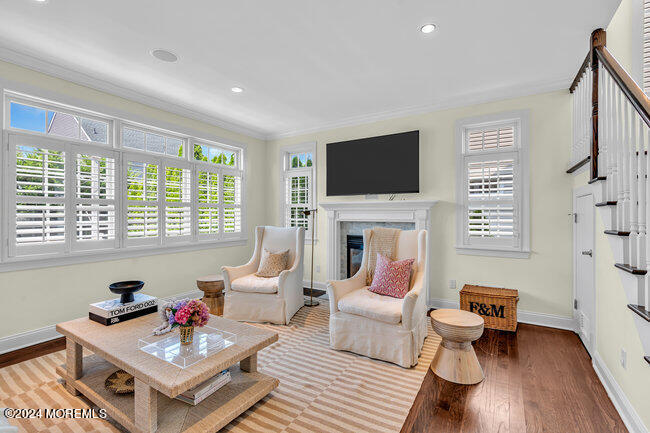 353 Pine Avenue