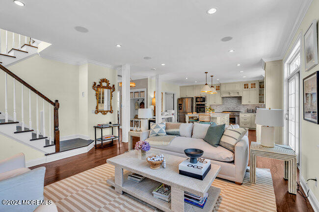 353 Pine Avenue