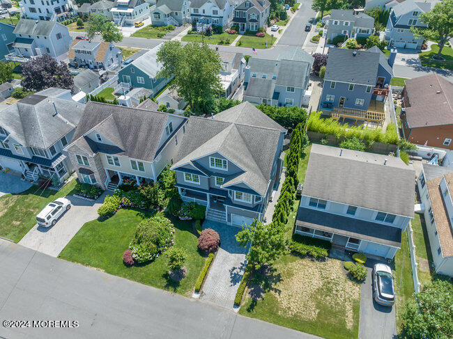 353 Pine Avenue