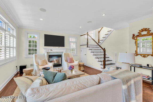 353 Pine Avenue