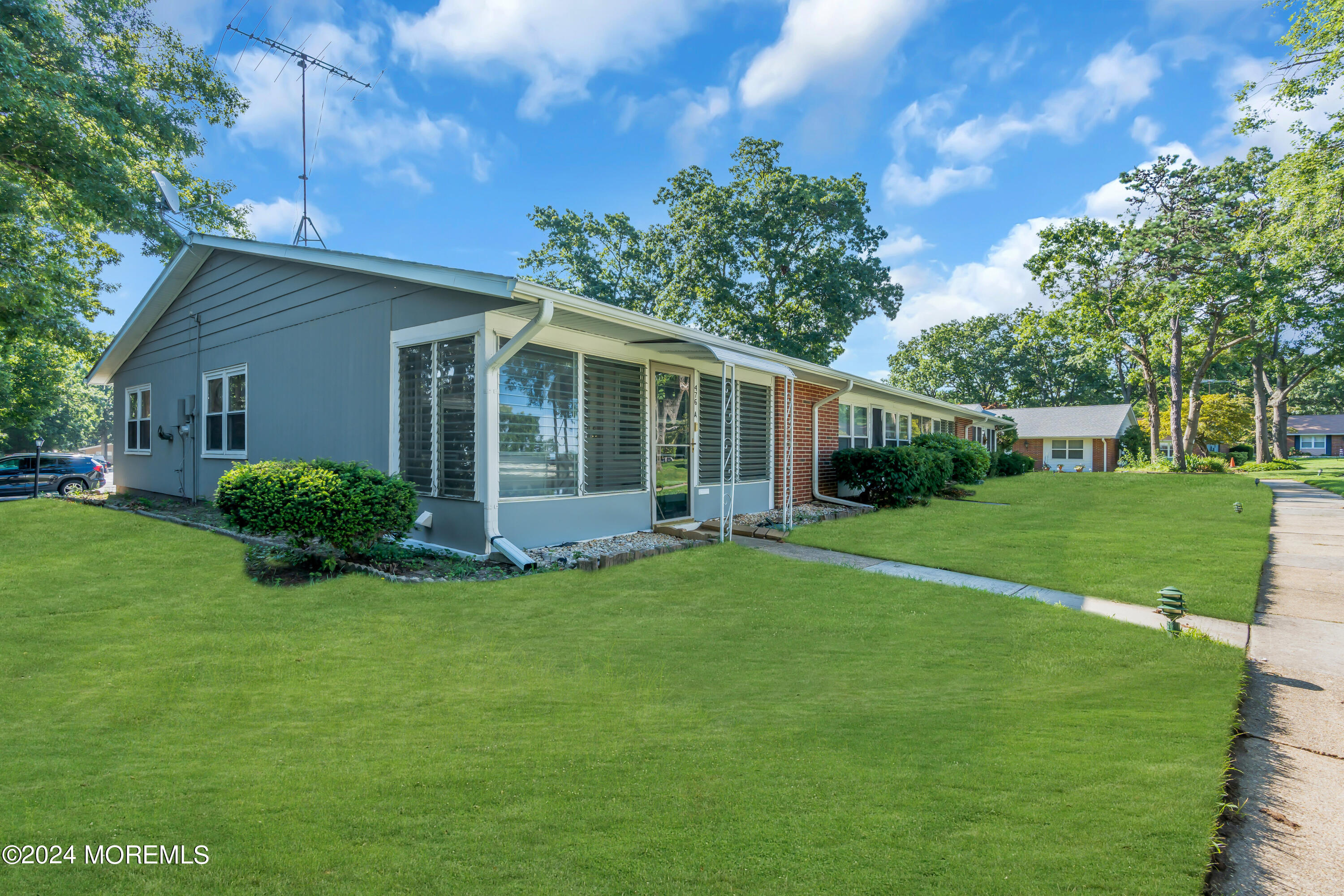 476A Thornbury Court