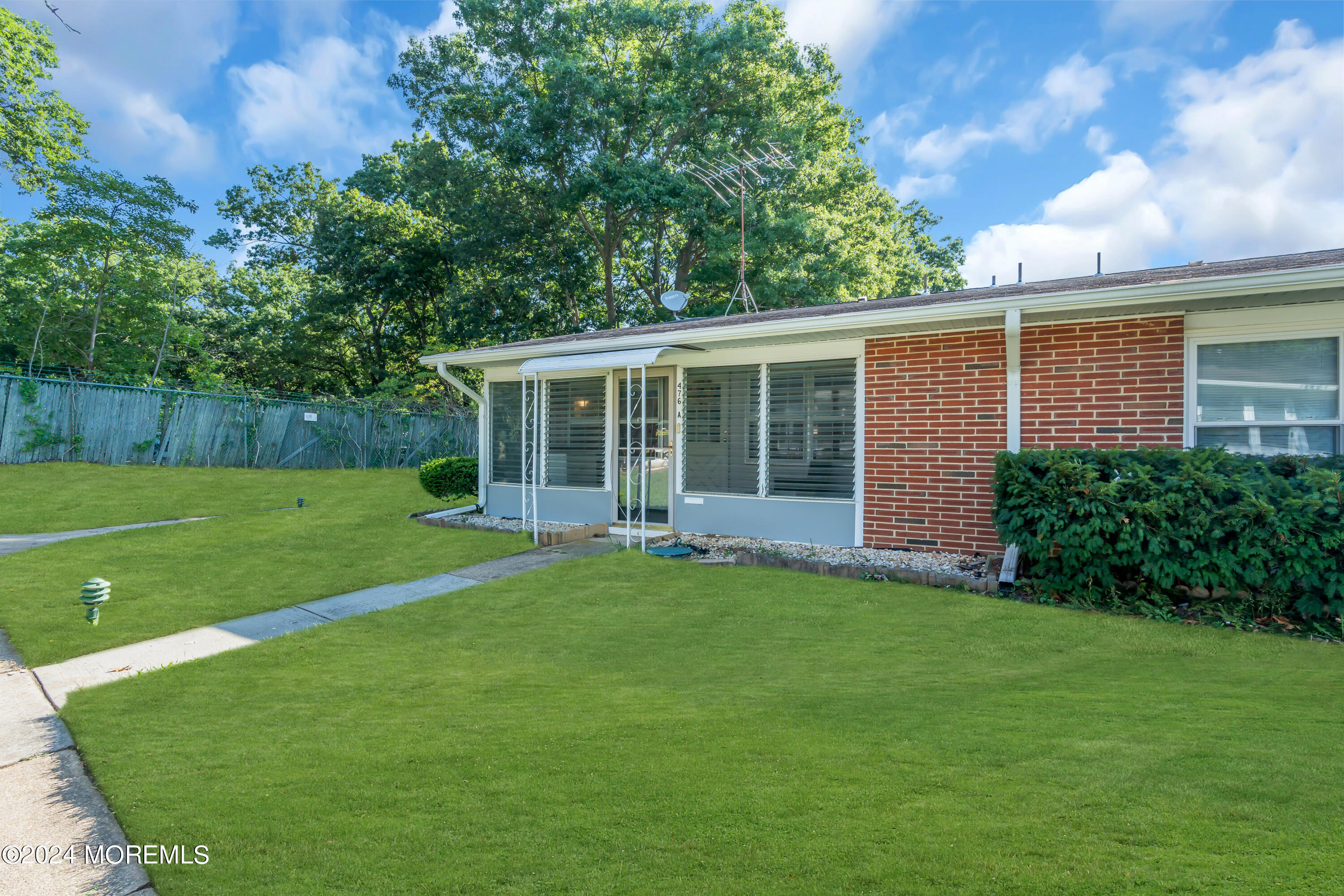 476A Thornbury Court