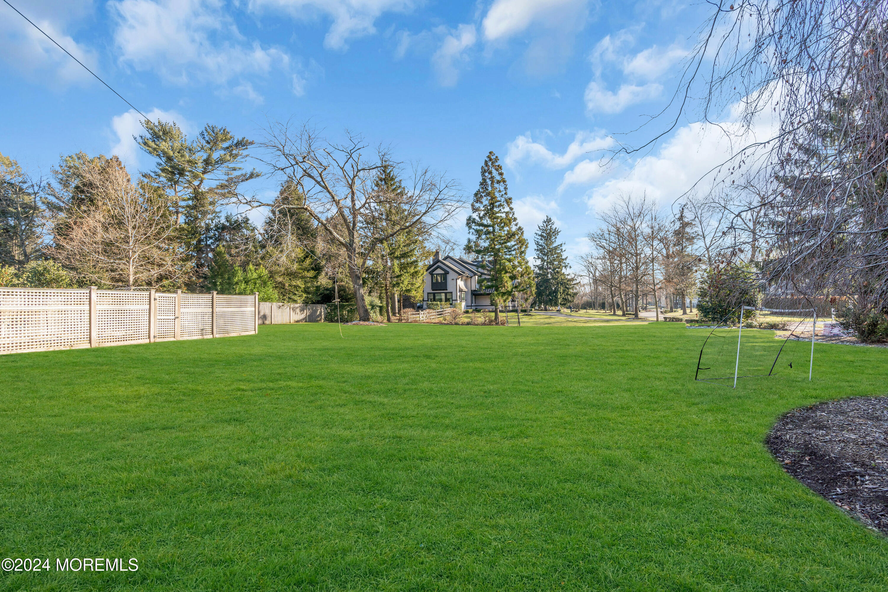 11 Buttonwood Lane E
