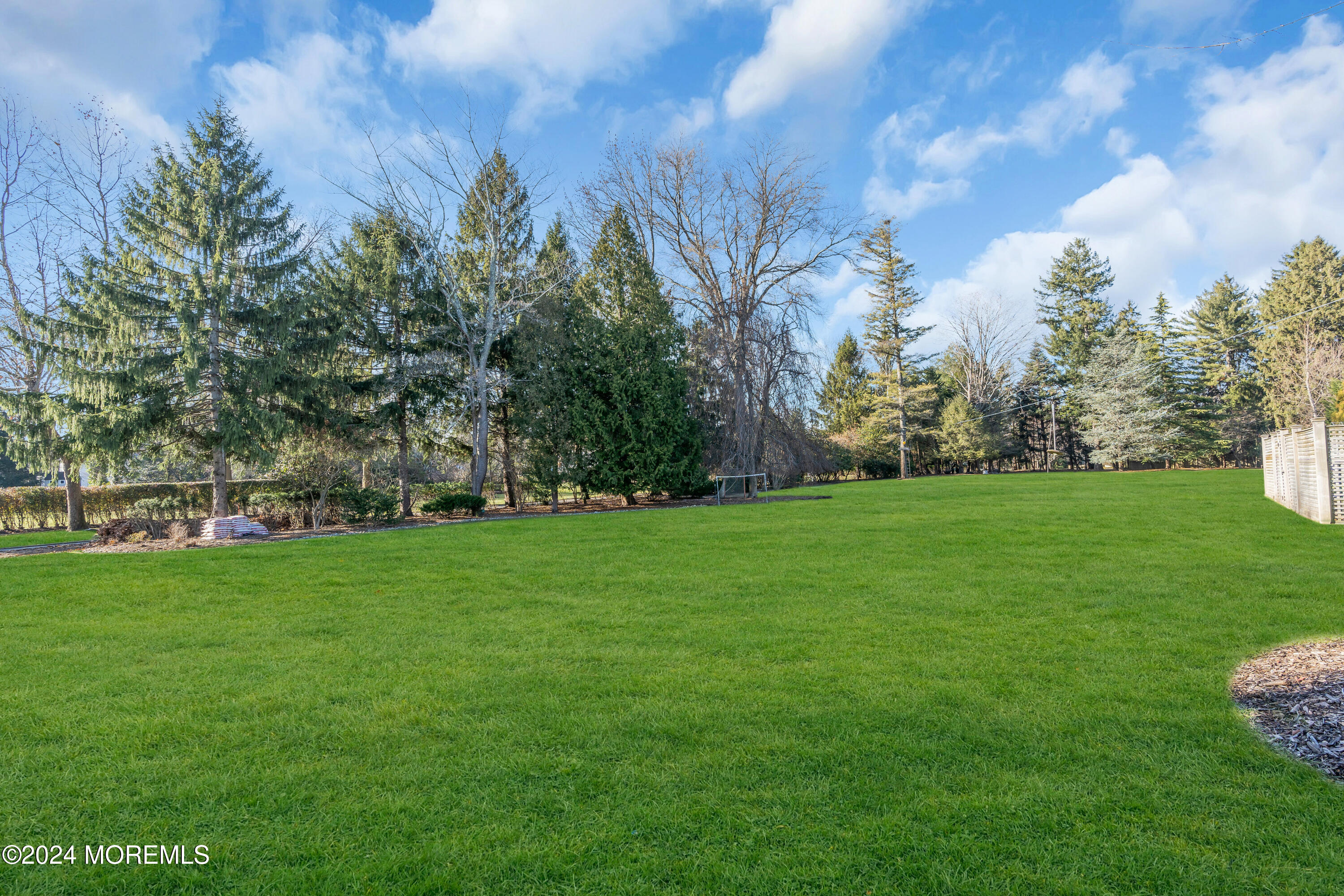 11 Buttonwood Lane E
