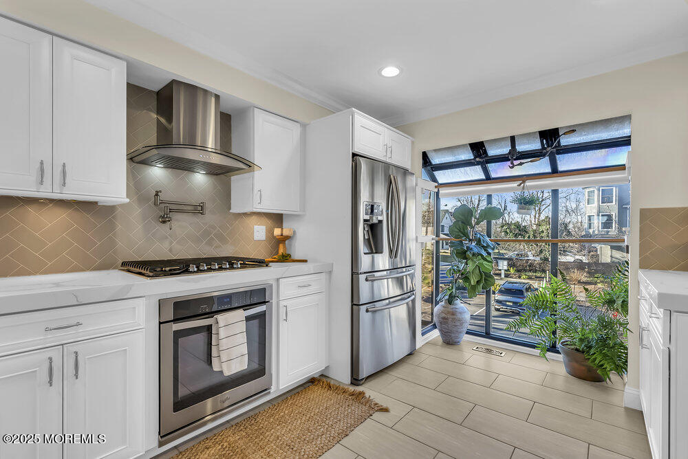 165 Riddle Avenue, 11