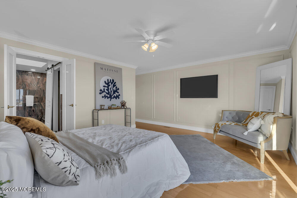 165 Riddle Avenue, 11