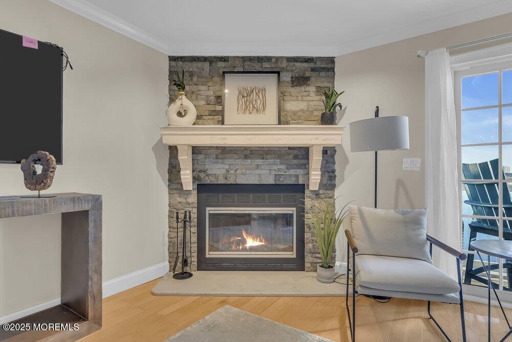 165 Riddle Avenue, 11