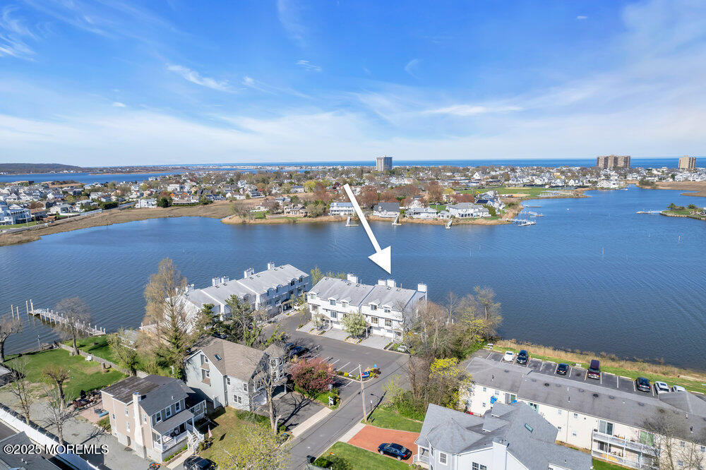165 Riddle Avenue, 11