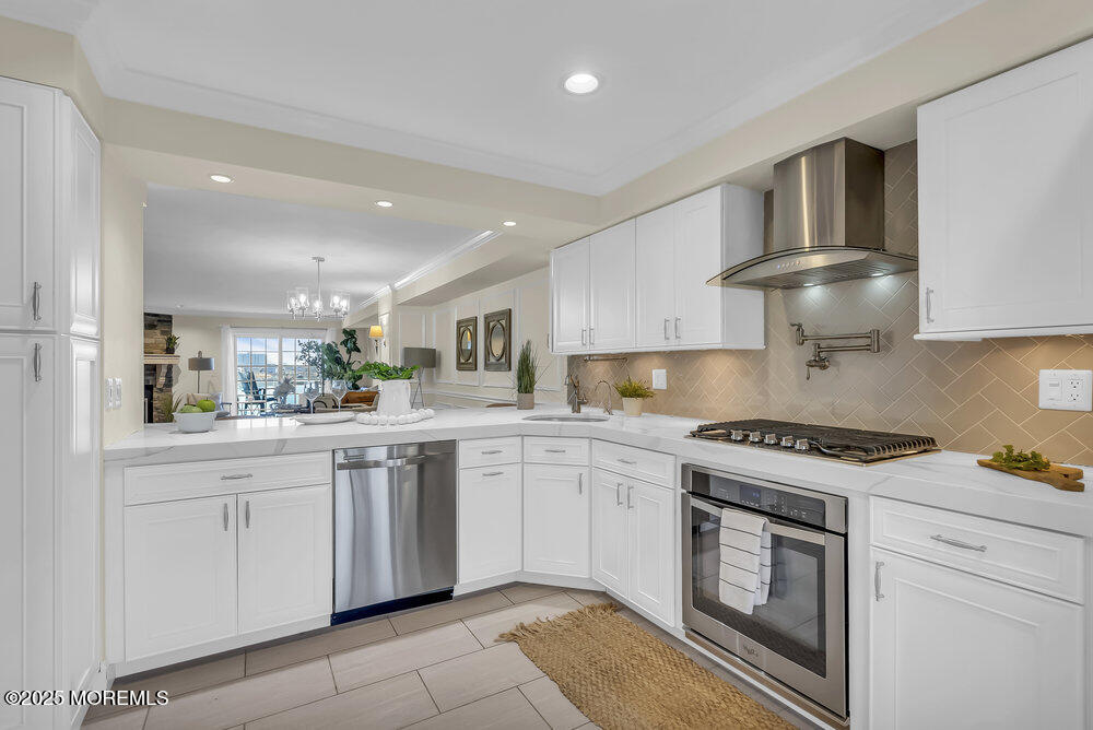 165 Riddle Avenue, 11