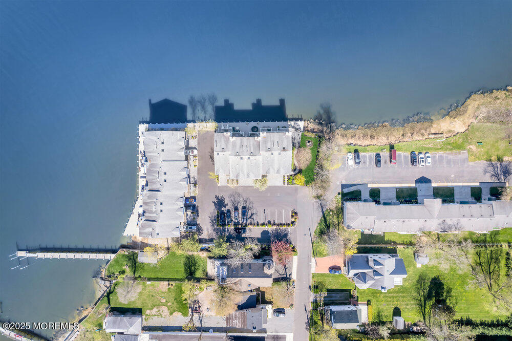 165 Riddle Avenue, 11