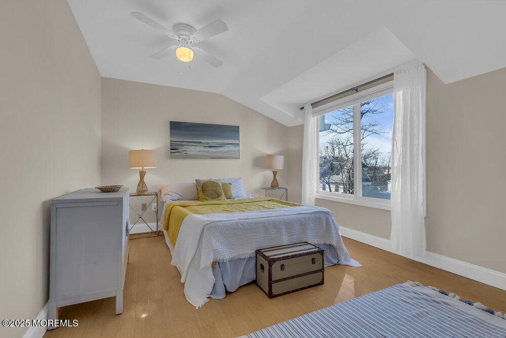 165 Riddle Avenue, 11