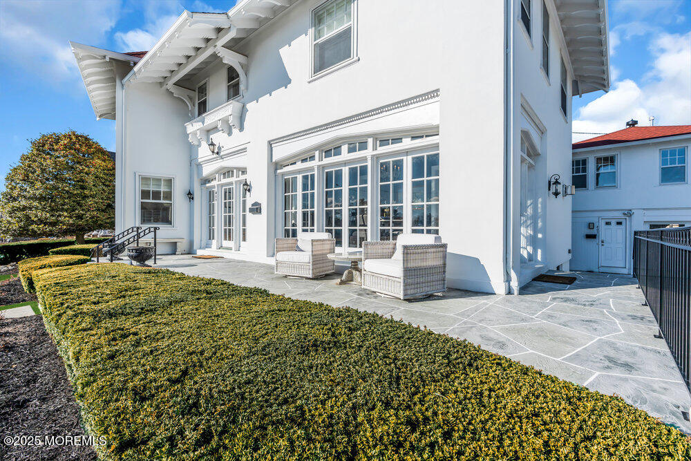 405 Sunset Avenue