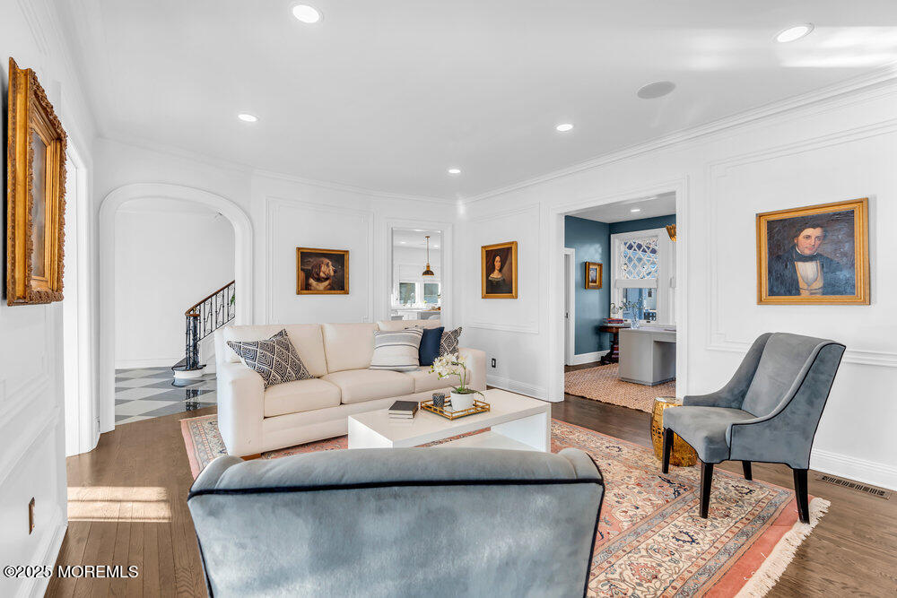 405 Sunset Avenue