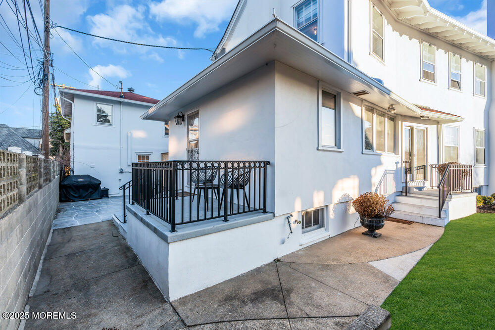 405 Sunset Avenue