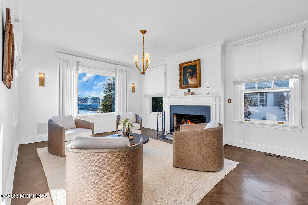 405 Sunset Avenue